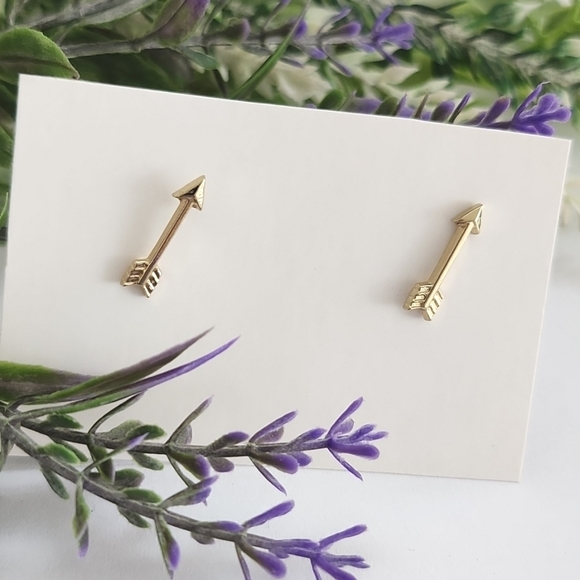 Arrows Stud Earrings Gold - Picture 3 of 3